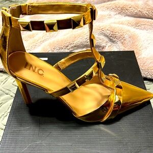 Gold INC international concepts. Brand new